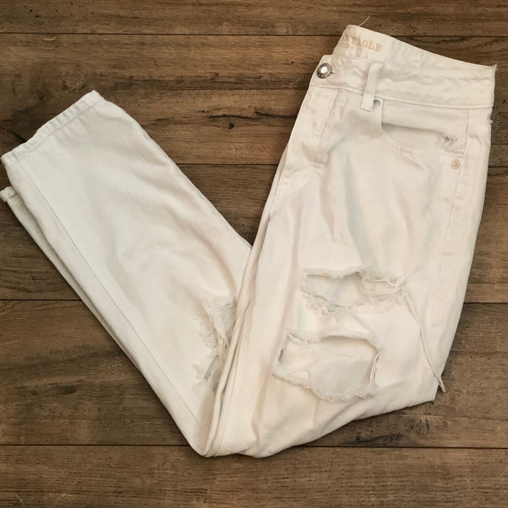 American Eagle White Tomgirl Jeans